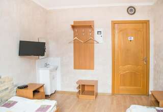 Отель Economy Express Voyage Lviv Львов Двухместный номер с 2 отдельными кроватями и общей ванной комнатой-6