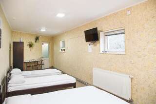 Отель Economy Express Voyage Lviv Львов Четырехместный номер эконом-класса-6